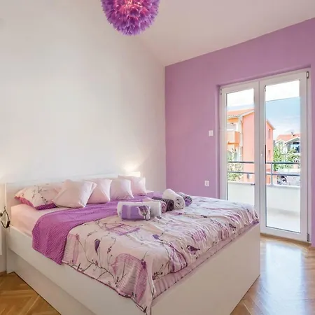 Holiday House With Pool, 4 Bedrooms, Villa