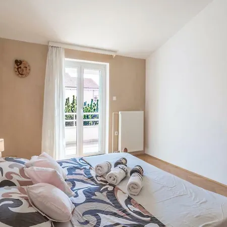 Holiday House With Pool, 4 Bedrooms, Zadar
