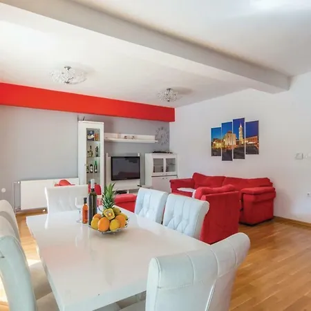 Villa Holiday House With Pool, 4 Bedrooms, *