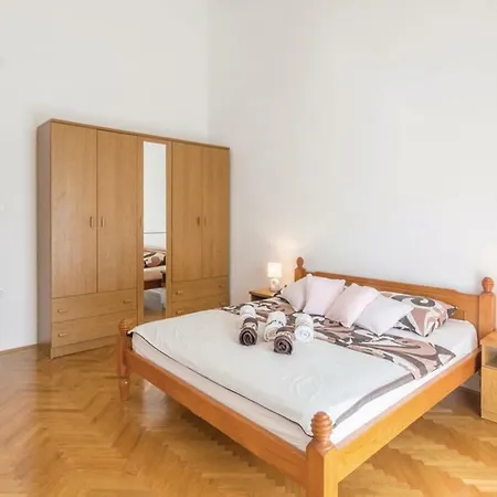Villa Holiday House With Pool, 4 Bedrooms, Zadar